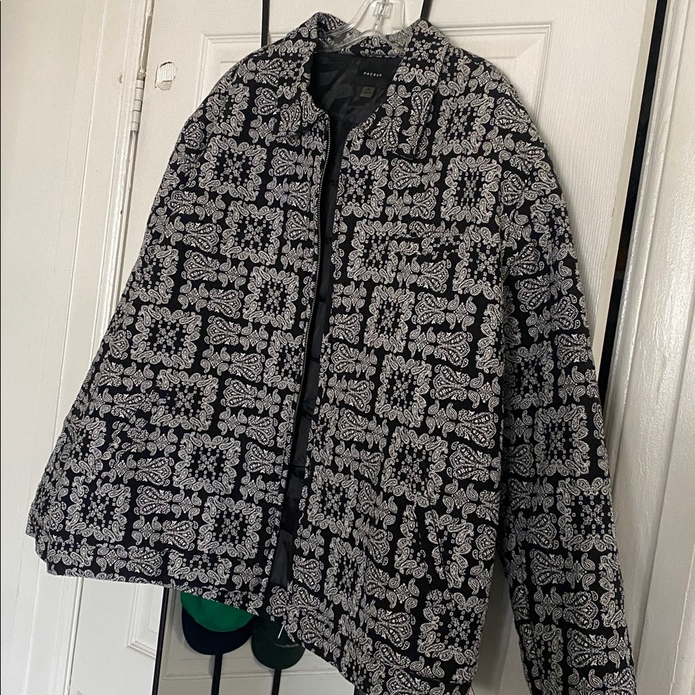 PacSun Black and White Paisley Jacket - Picture 2 of 11